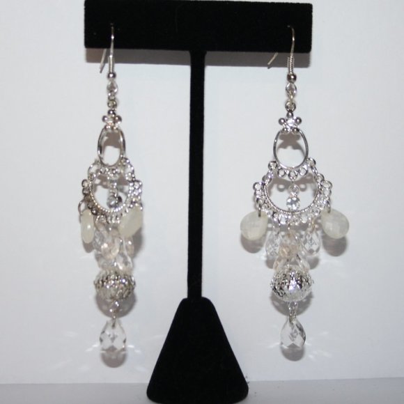 Vintagejelyfish Jewelry - Beautiful silver and crystal dangle earrings nwot